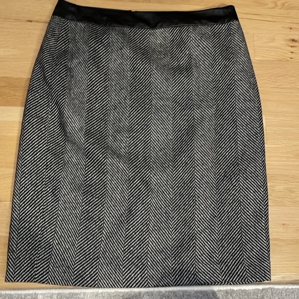 Banana Republic black & white print fitted size 0 like new!!! - Picture 2 of 4